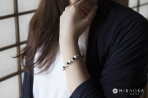 身代わりブレスレット単体での装着画像